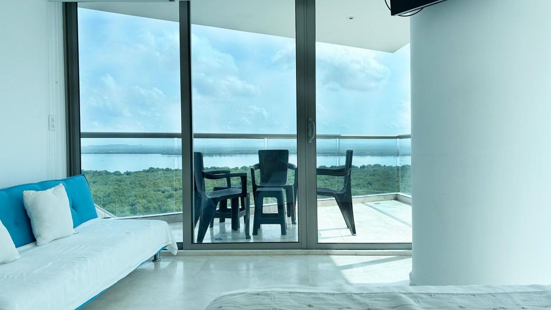 Beachfront At Radisson *