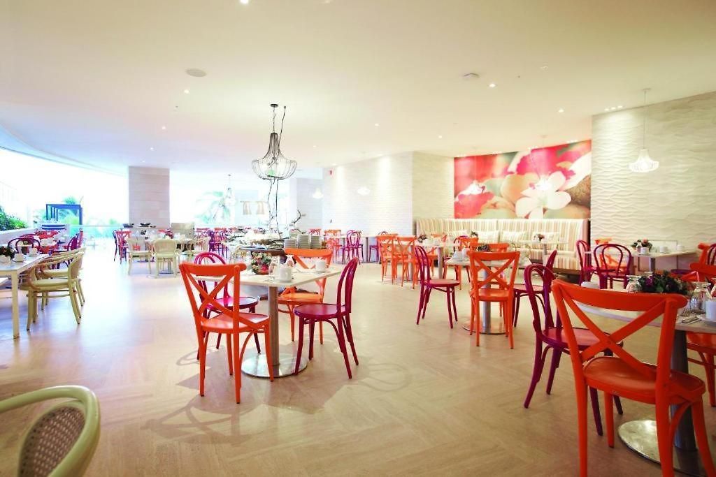 Beachfront At Radisson * Cartagena