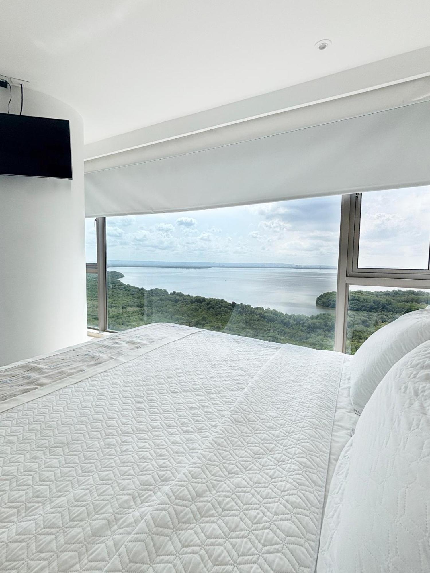 Beachfront At Radisson