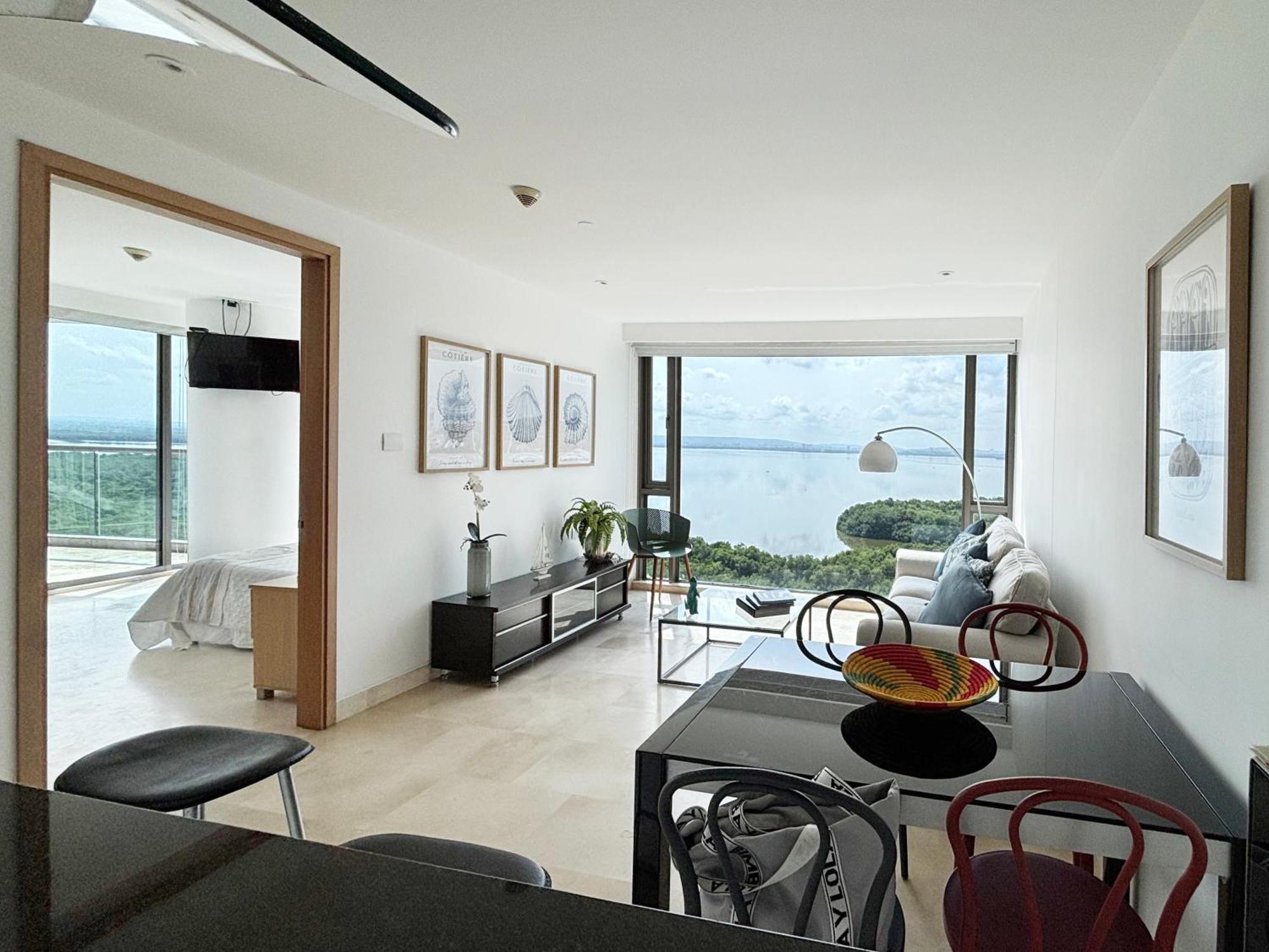 Beachfront At Radisson