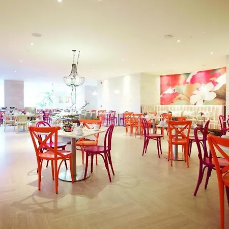 Beachfront At Radisson * Cartagena